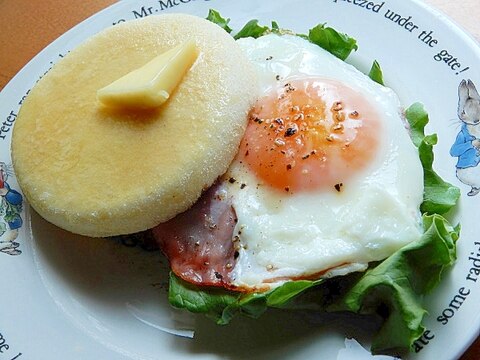 イングリッシュマフィンで❤ハムエッグホットサンド♪